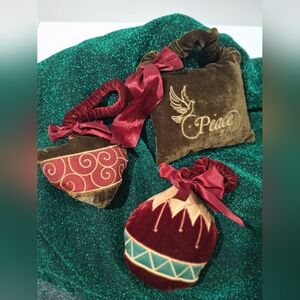 Bed Bath & Beyond Velvet Holiday Plush Ornaments - Red and Green